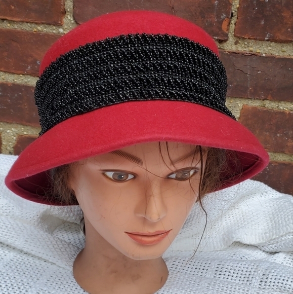 Vintage‎ OOAK beaded Red felt hat - Picture 3 of 14